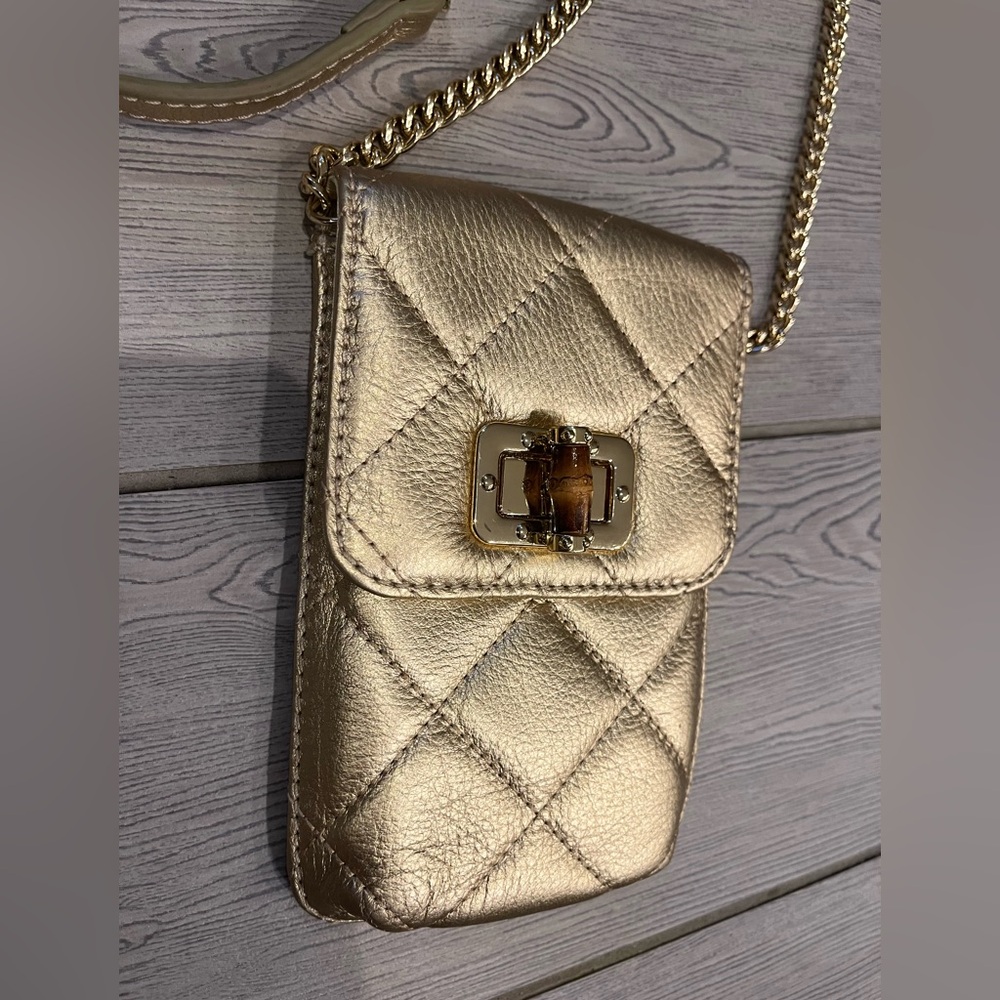 Lily Pulitzer Gold Quilted Leather Lindley Crossbody Phone Bag - Picture 3 of 12